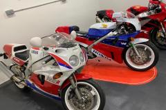 Yamaha-FZR-750RR-RC30-VTR1000SP1