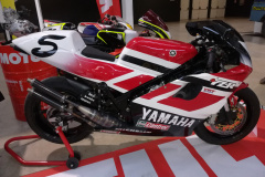 Yamaha_RD500_replica_YZF